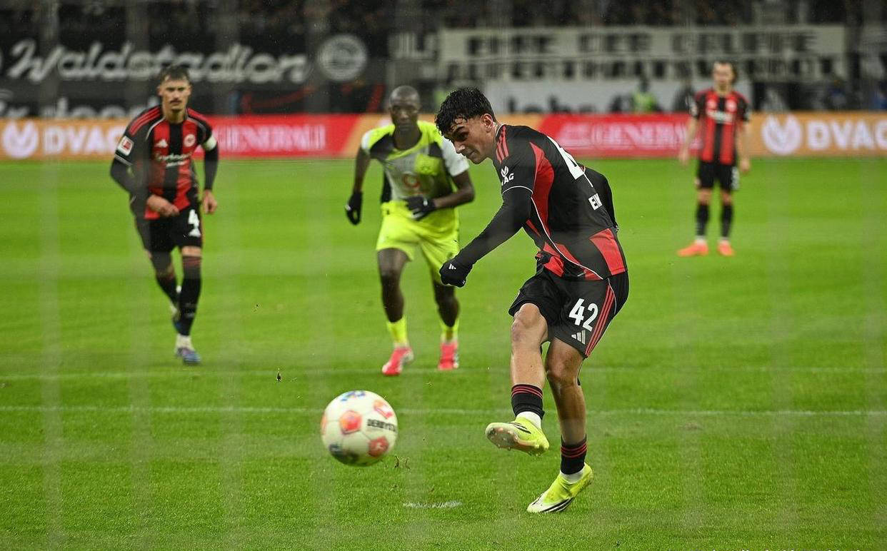 开云足球-多特蒙德迎欧联关键赛，转会期防线松动，更衣室稳定，轮换策略成焦点的简单介绍